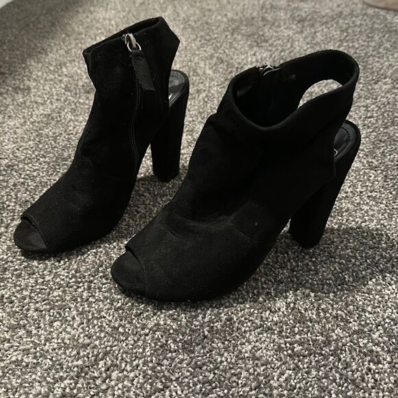 Suede heels With an open back - Picture 1 of 7